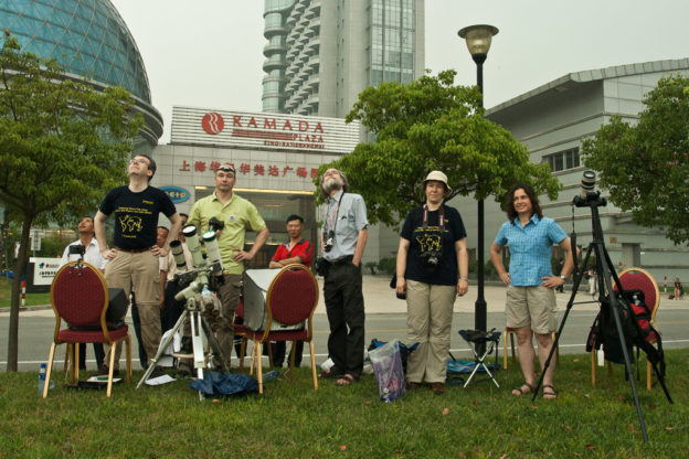 2009, CN, Susanne Büter, astrofotografie, astronomie, astronomy, astrophotography, büter, chemical district, china, china2009, eclipse, eclipse chasers, ecliptomaniacs, ereignisse, events, familie, family, finsternis, freunde, friends, industrial district, jinshan, junius, jīnshān qū, leute, martin, martin junius, menschen, michael, michael mushardt, people, ramada plaza sino-bay hotel, reise, shanghai, shanghai chemical industry park, silvia, silvia otto, sino-bay hotel shanghai, sofijäger, solar eclipse, solar-eclipse-2009-jul-22, sonnenfinsternis, sonnenfinsternisjäger, susanne, susanne büter, travel, umbraphiles, world, zhongguo, 上海, 中国, 中國, 金山区
