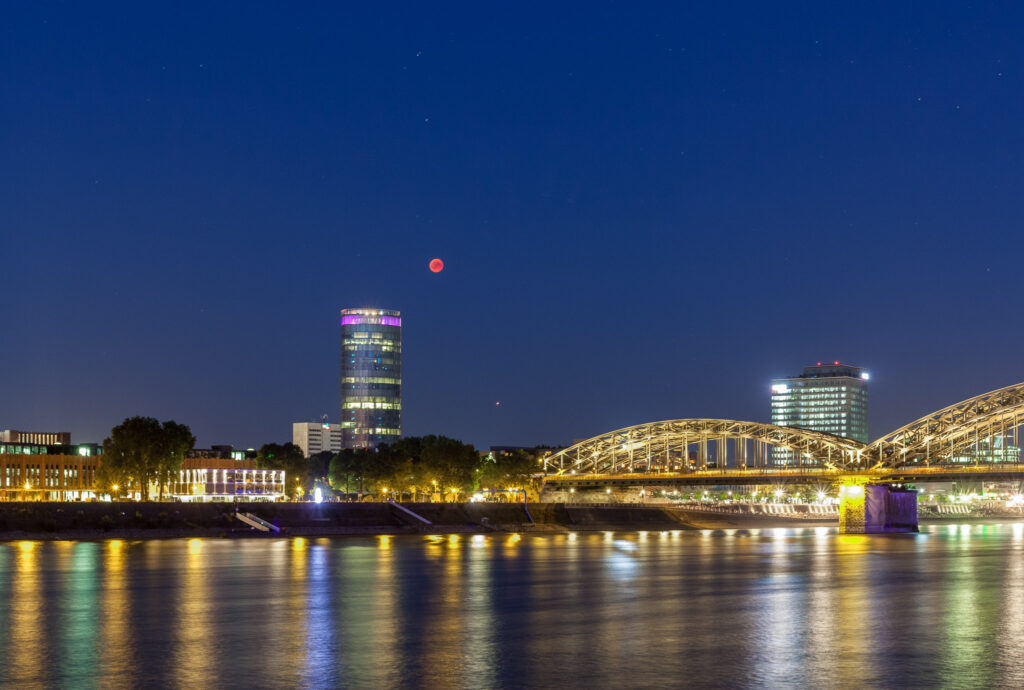astrofotografie, astronomie, astronomy, astrophotography, bridges, cologne, deutz, eclipse, finsternis, full moon, hohenzollern bridge, hohenzollernbrücke, innenstadt, inner city, köln, kölner brücken, lunar, lunar eclipse, lvr tower, mars, mond, mondfinsternis, moon, planeten, planets, schäl sick, solar system, sonnensystem, stadtbezirk 1 - innenstadt
