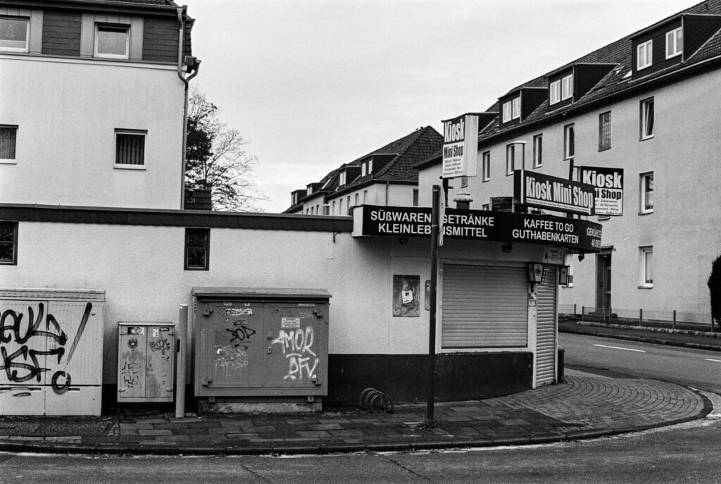 b&w, black and white, bw, cologne, dellbrück, film, fotografie, kodak, köln, photography, phototech, project, projekt, schwarzweiß, stadtbezirk 9 - mülheim, sw, tri-x 400