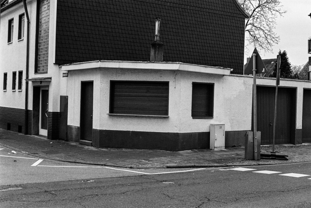 b&w, black and white, bw, cologne, dellbrück, film, fotografie, kodak, köln, photography, phototech, project, projekt, schwarzweiß, stadtbezirk 9 - mülheim, sw, tri-x 400