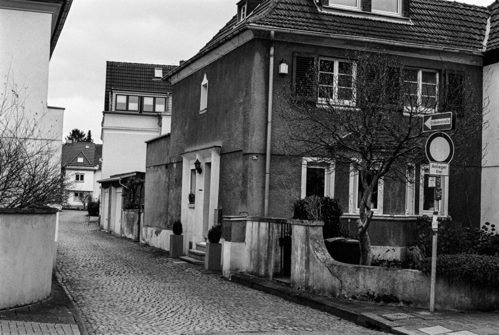 b&w, black and white, bw, cologne, dellbrück, film, fotografie, kodak, köln, photography, phototech, project, projekt, schwarzweiß, stadtbezirk 9 - mülheim, sw, tri-x 400