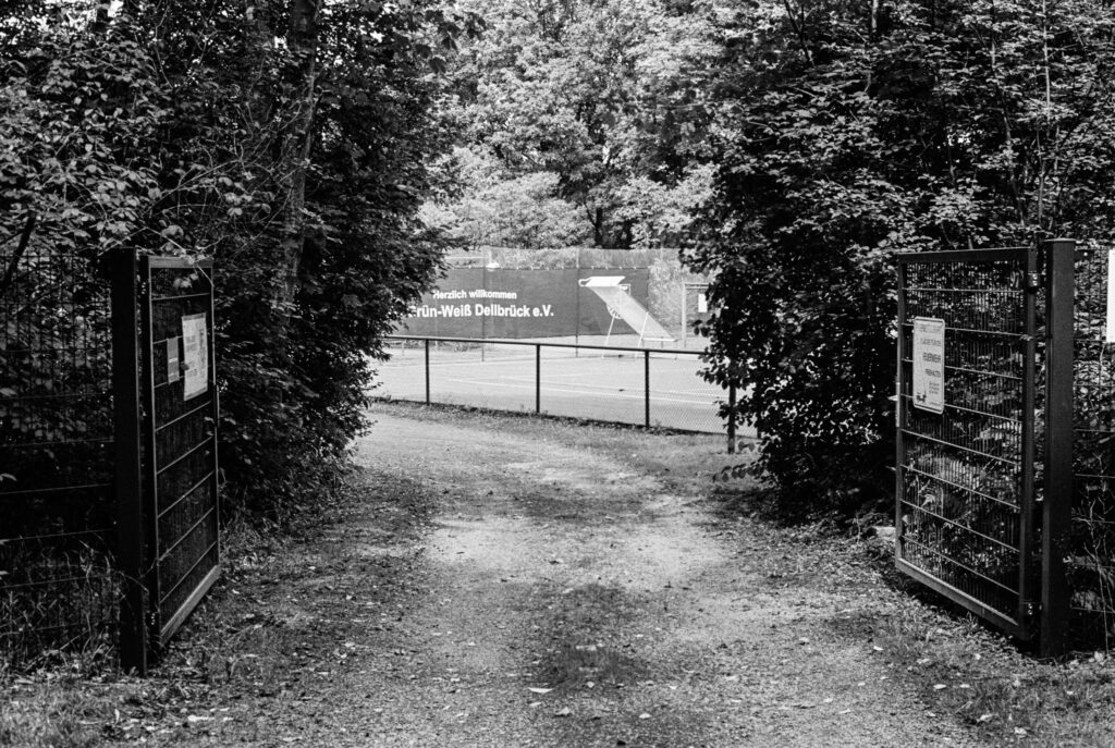 b&w, black and white, bw, cologne, dellbrück, film, fotografie, kodak, köln, photography, phototech, project, projekt, schwarzweiß, stadtbezirk 9 - mülheim, sw, tri-x 400