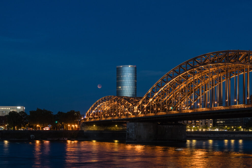 astrofotografie, astronomie, astronomy, astrophotography, cologne, deutz, eclipse, finsternis, innenstadt, inner city, köln, lunar, lunar eclipse, lvr tower, mond, mondfinsternis, moon, solar system, sonnensystem, stadtbezirk 1 - innenstadt