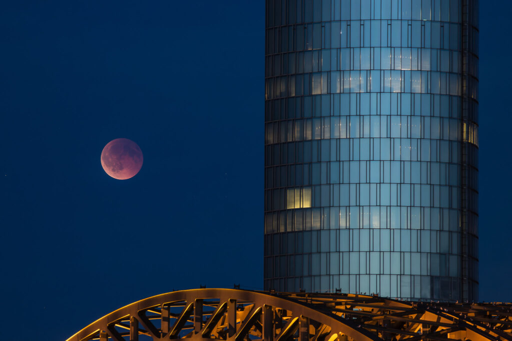 astrofotografie, astronomie, astronomy, astrophotography, cologne, deutz, eclipse, finsternis, innenstadt, inner city, köln, lunar, lunar eclipse, lvr tower, mond, mondfinsternis, moon, solar system, sonnensystem, stadtbezirk 1 - innenstadt