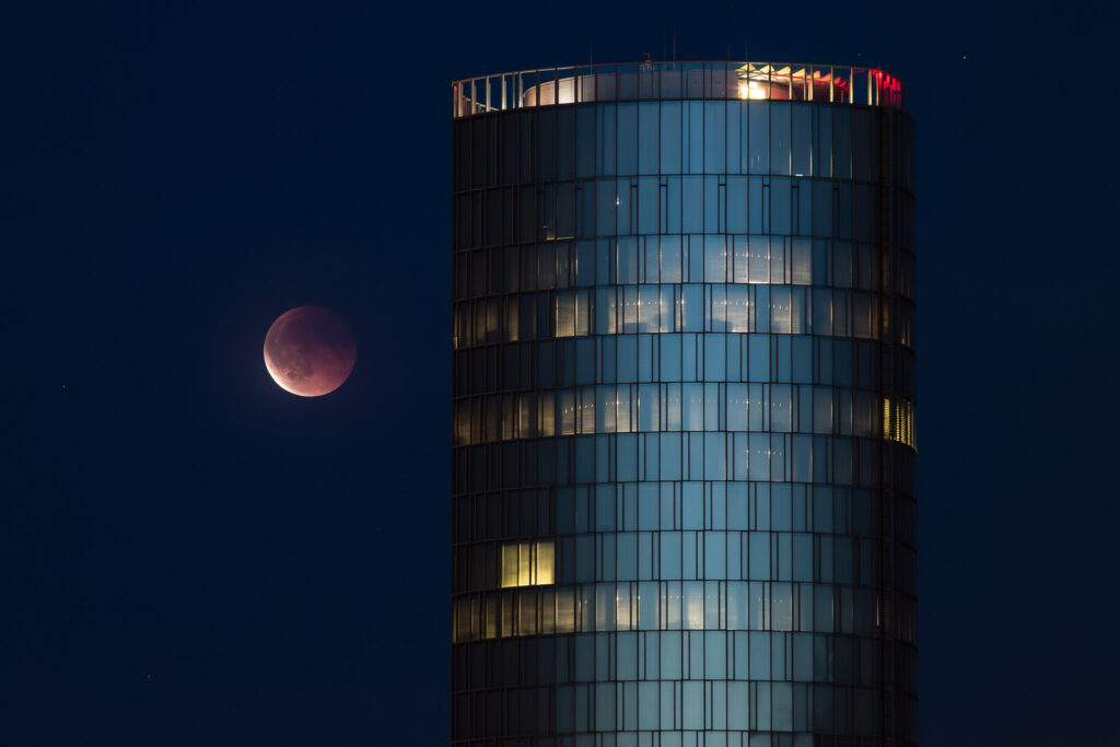 astrofotografie, astronomie, astronomy, astrophotography, cologne, deutz, eclipse, finsternis, innenstadt, inner city, köln, lunar, lunar eclipse, lvr tower, mond, mondfinsternis, moon, solar system, sonnensystem, stadtbezirk 1 - innenstadt
